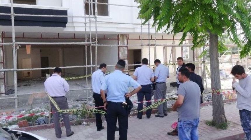 &Uuml;zerine İskele Demiri D&uuml;şen İş&ccedil;i Hayatını Kaybetti