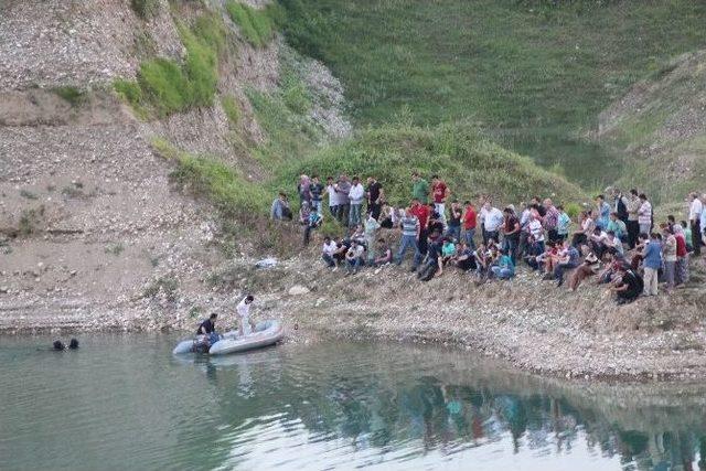 17 Yaşındaki Genç Gölde Boğuldu