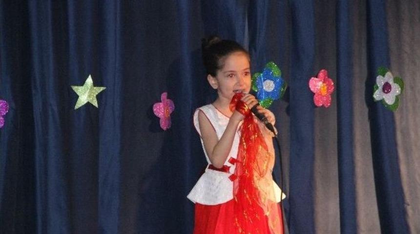 Ardahan’da Miniklerin ’sene Sonu Gösterisi’ Büyüledi