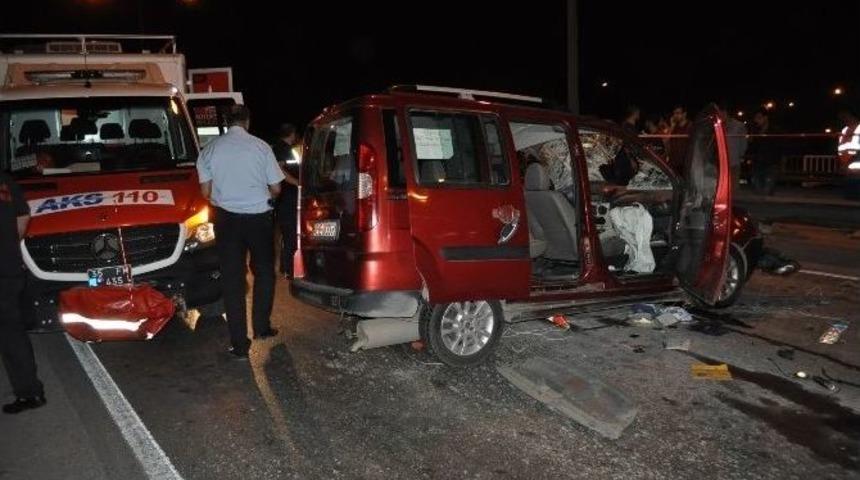 İzmir&rsquo;de Trafik Kazası: 1 &Ouml;l&uuml;, 1 Yaralı