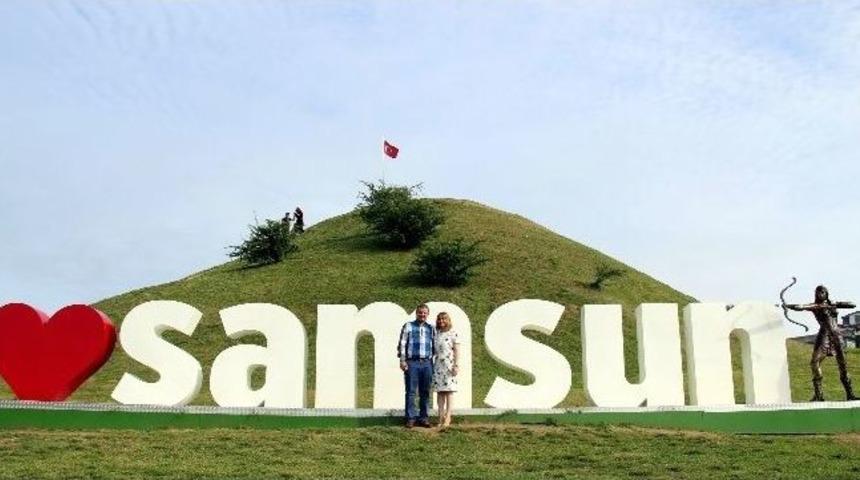 Eşine, Evlendikten 4 Yıl Sonra Evlilik Teklifinde Bulundu