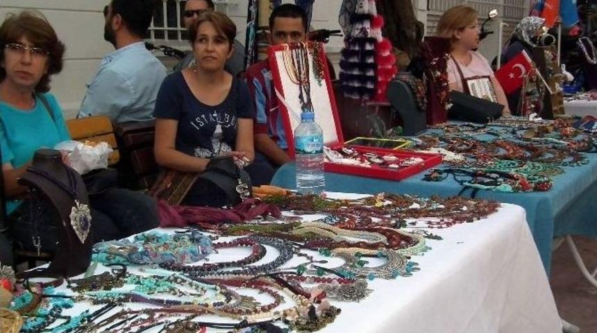 Efeler&rsquo;de El İşleme Sergisi D&uuml;zenlendi