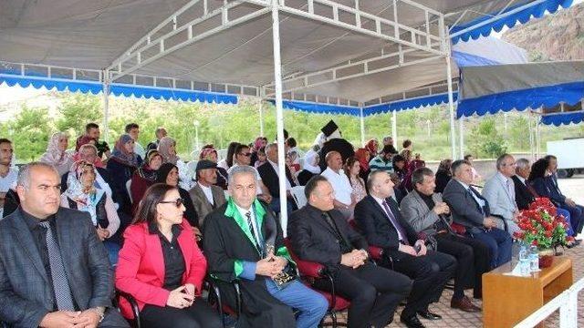 Oltu Meslek Yüksek Okulu’nda Mezuniyet Coşkusu