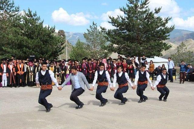 Oltu Meslek Yüksek Okulu’nda Mezuniyet Coşkusu