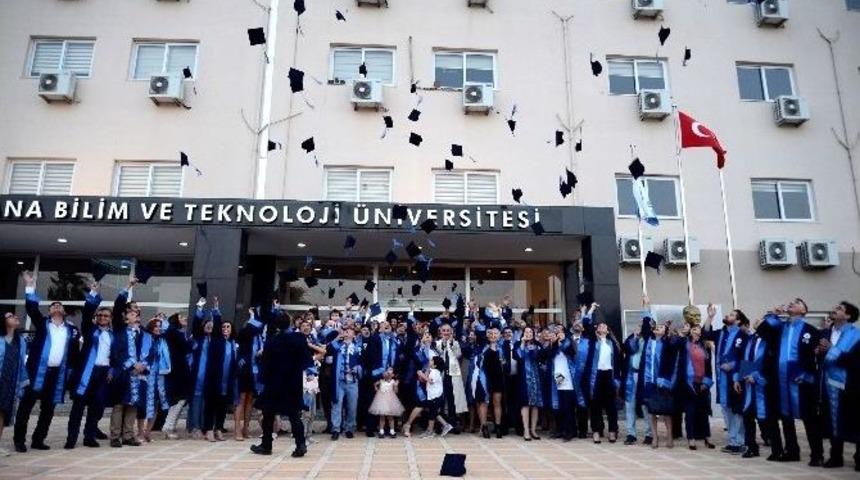 Abt&uuml;&rsquo;de Lisans&uuml;st&uuml; Mezuniyet Coşkusu