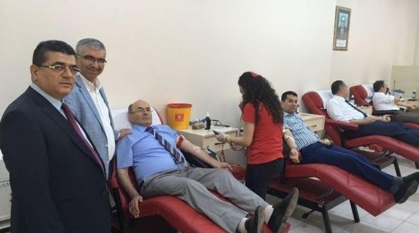 Hakim Ve Savcılardan Kan Ve K&ouml;k H&uuml;cre Bağışı