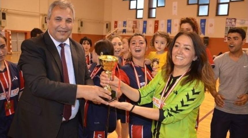 Fatsalı Kadınlar Sahaya İndi