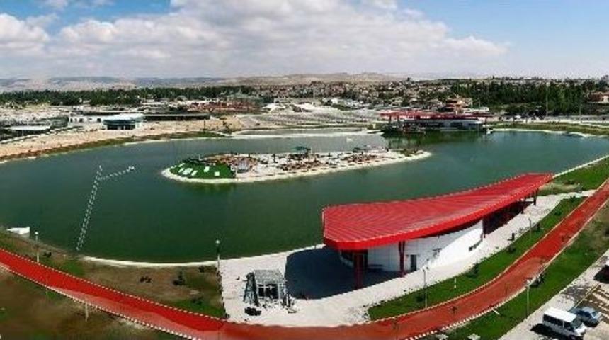 Y&uuml;zme Havuzları Ve Su Kayağı Parkı A&ccedil;ıldı