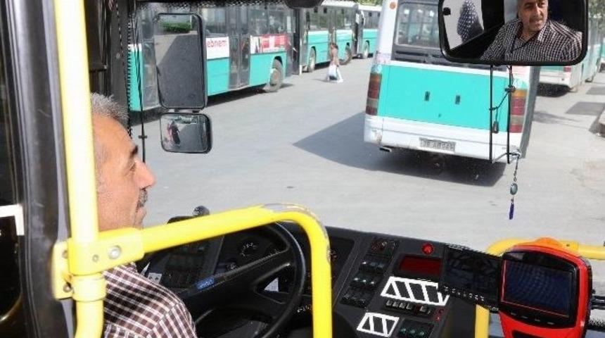 Hamile Kadını Hastaneye Halk Otob&uuml;s&uuml; Yetiştirdi