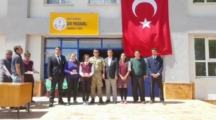 Bilgi Yarışmasında Birinci Olan Öğrenciler Ödüllendirildi