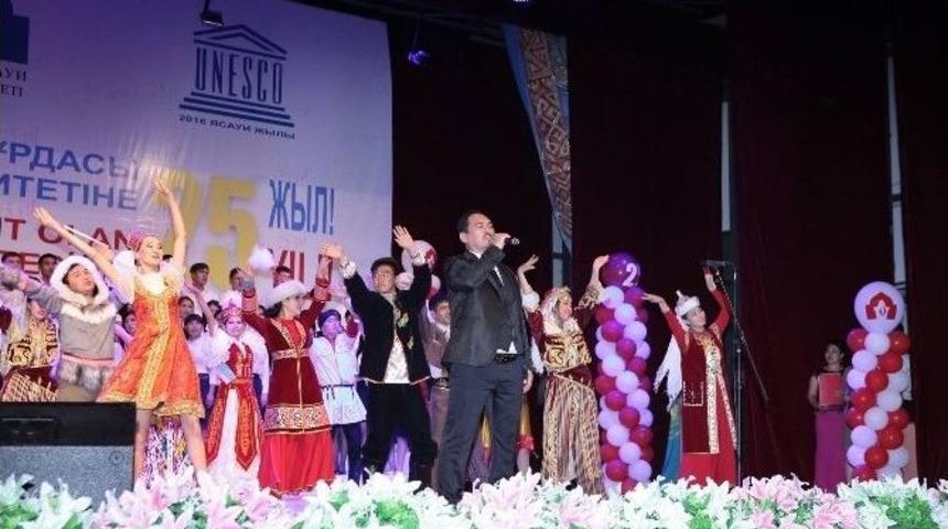 Ahmet Yesevi &Uuml;niversitesi Mezunları 20. Yılını Kutladı