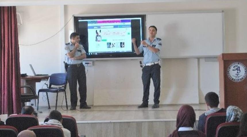 &Ouml;ğrencilere "g&uuml;venli İnternet" Konferansı