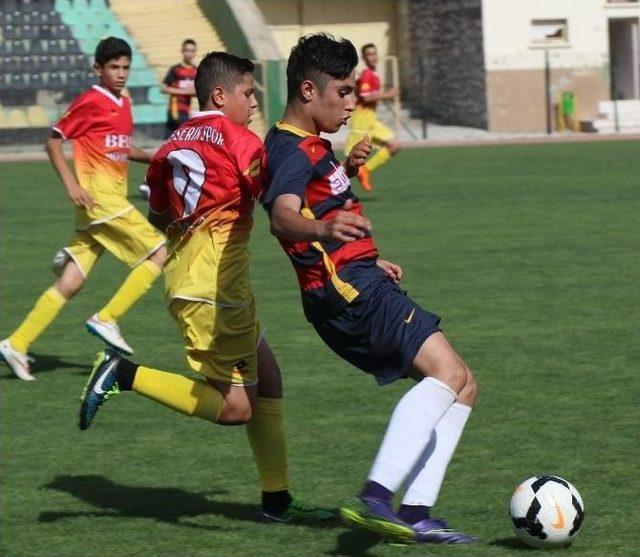 U-14 Türkiye Şampiyonası 2. Kademe Maçlarında Finalistler Belli Oluyor