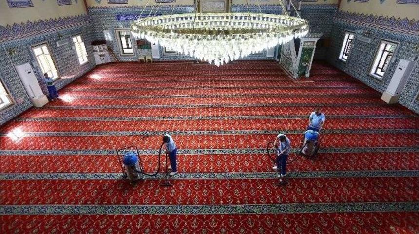 Camiler Ramazan&rsquo;a G&uuml;l Suyu İle Hazırlanıyor