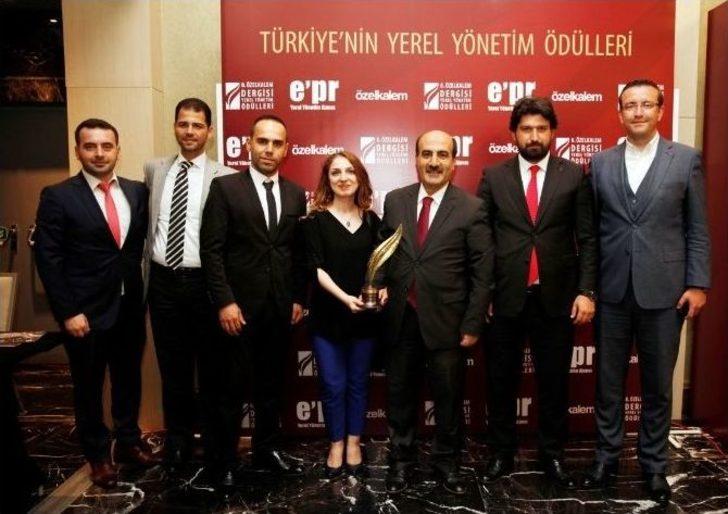 Başkan Karadeniz’e ’’e-belediyecilik’’ Ödülü