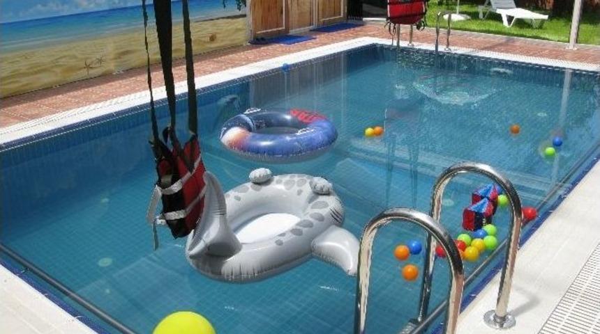 Elif Hanım, &Ccedil;ocukların Umudu Oluyor