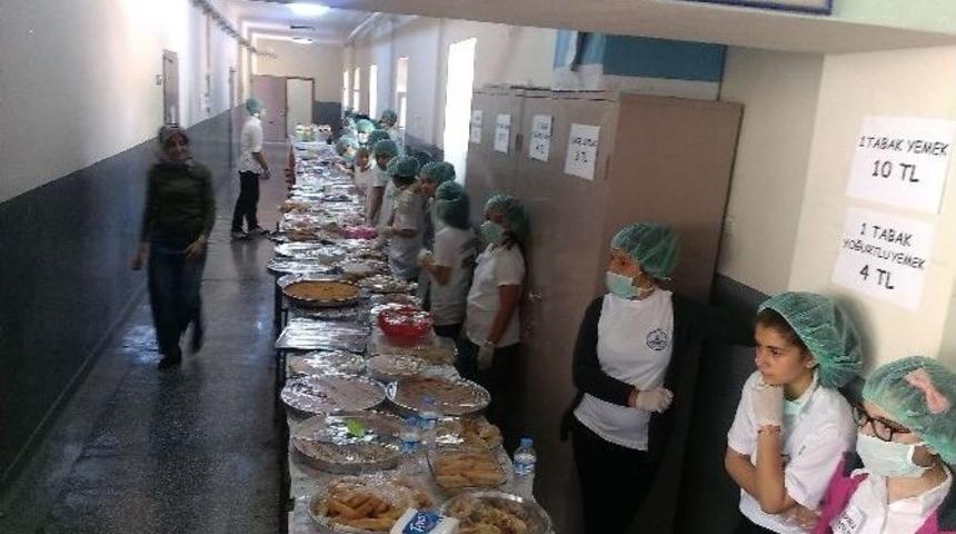 Ak&ccedil;adağ&rsquo;da Yıl Sonu Kermesi D&uuml;zenlendi