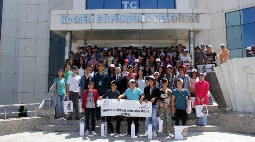 Başkan Vekili &Ouml;zak, &Ouml;ğrencileri Ağırladı