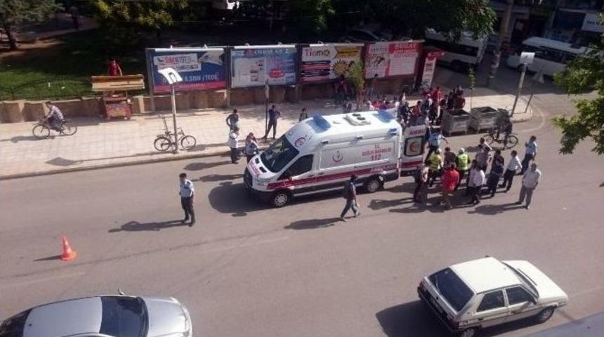 Motosiklet Yayaya &Ccedil;arptı