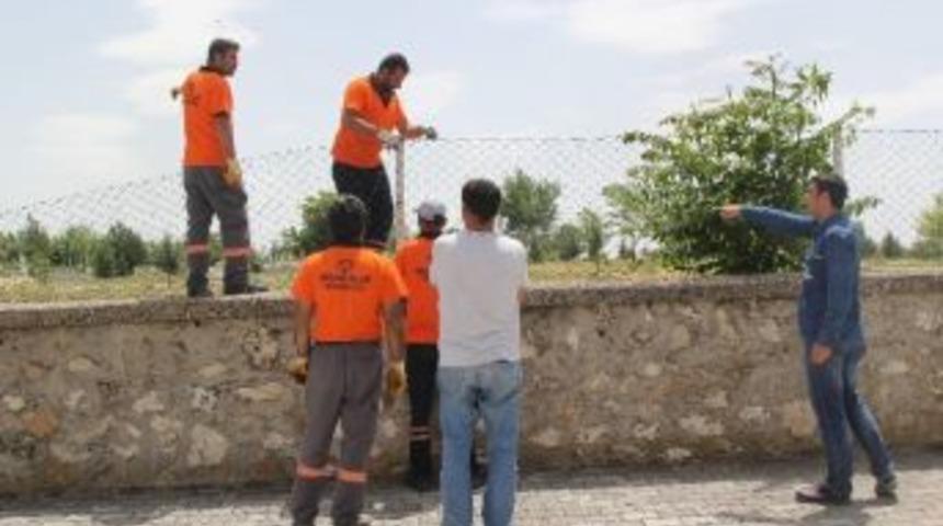 Cihanbeyli&rsquo;de Mezarlıklar Onarılıyor