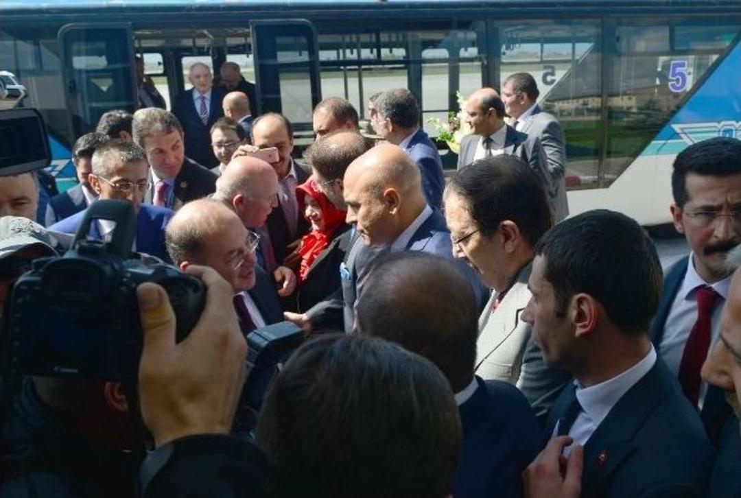 Sağlık Bakanı Akdağ İ&ccedil;in Yakutiye Belediyesinden Atlı S&uuml;rpriz