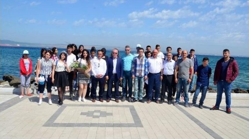 Yahsiyanlı &Ouml;ğrenciler Şehitlikleri Gezecek