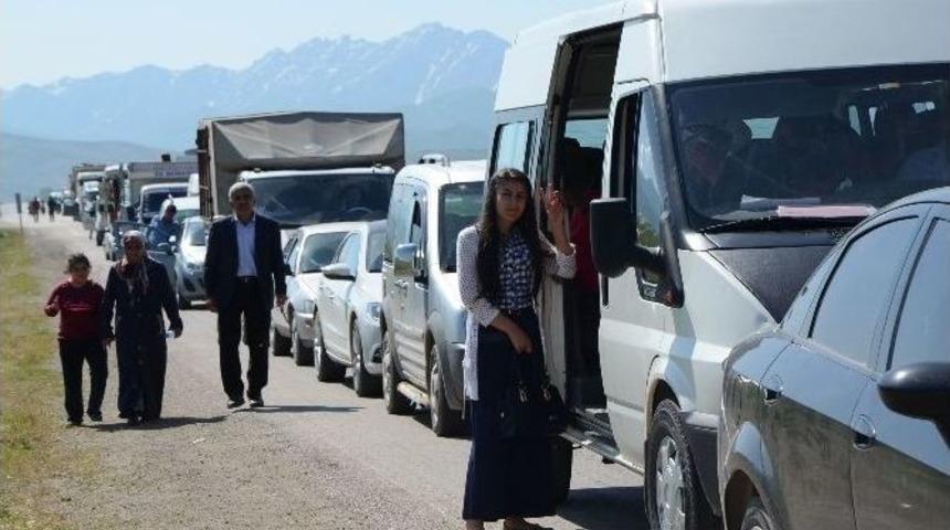 Y&uuml;ksekova&rsquo;ya D&ouml;n&uuml;şler S&uuml;r&uuml;yor