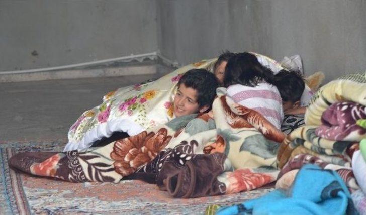 Evsiz Kalan Yüksekovalılar Yardım Bekliyor G1