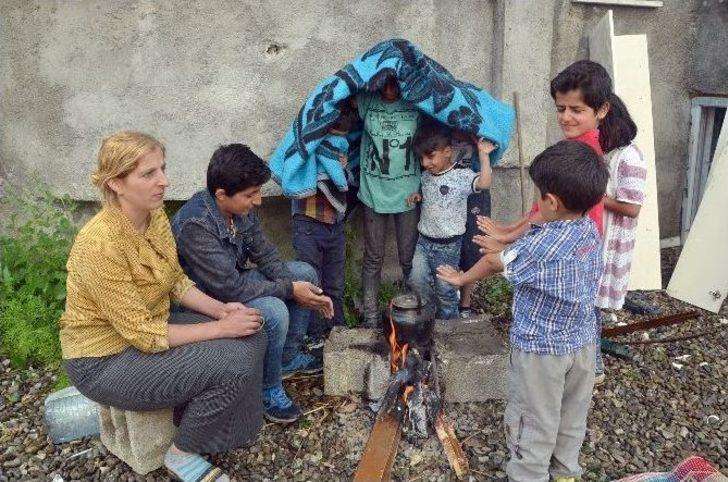 Evsiz Kalan Yüksekovalılar Yardım Bekliyor G2