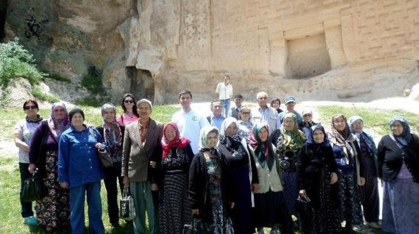 Tebev B&uuml;nyesindeki Vatandaşlar Yazılıkaya&rsquo;yı Gezdi
