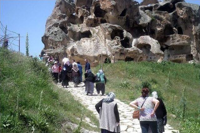 Tebev Bünyesindeki Vatandaşlar Yazılıkaya’yı Gezdi