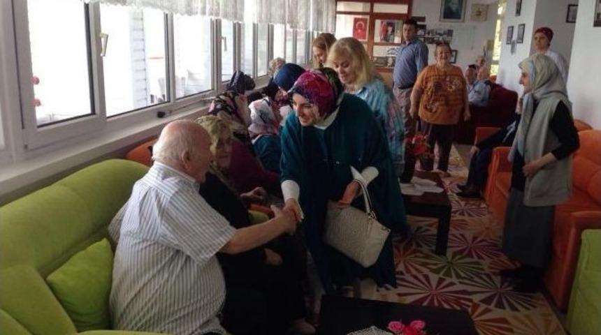 Protokol Eşleri Huzurevi&rsquo;ni Ziyareti Etti