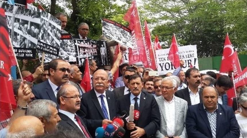 Kamu-sen&rsquo;den, Almanya B&uuml;y&uuml;kel&ccedil;iğine Yumurtalı Protesto