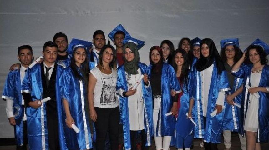 Mehmet Adil &Ccedil;ulcuoğlu Anadolu Lisesinde Mezuniyet Heyecanı