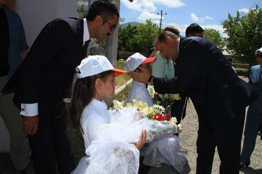 Muradiye&rsquo;de Gen&ccedil;lik Merkezi A&ccedil;ıldı