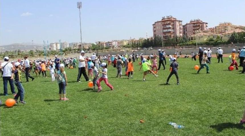&Ccedil;ocuklar Unutulmaya Y&uuml;z Tutmuş Oyunlara Hayran Kaldı