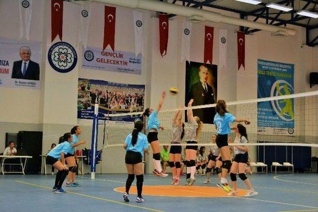 Büyükşehir’den Voleybol Dostluk Maçı