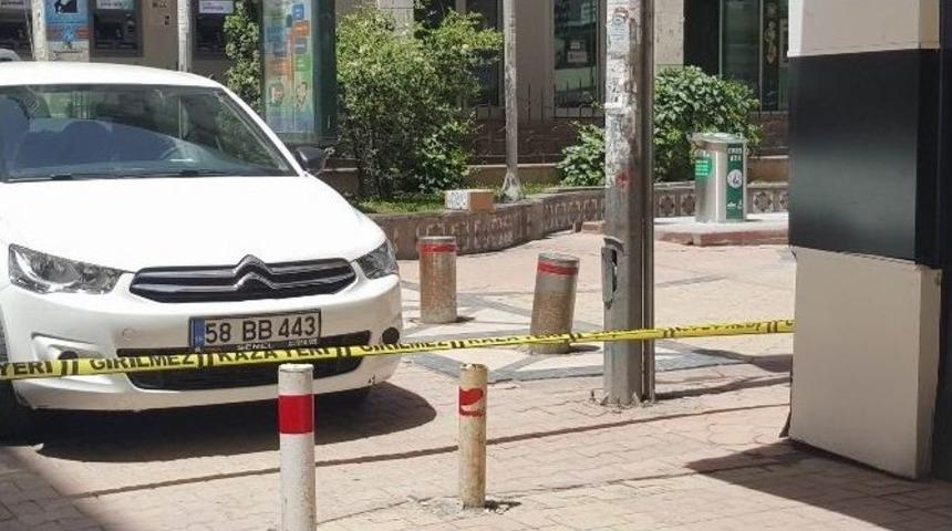 Banka &Ouml;n&uuml;nde Ş&uuml;pheli Kutu