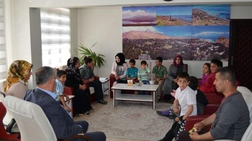 &Ouml;zel Eğitime Muhta&ccedil; &Ccedil;ocuklardan Belediyeye Ziyaret