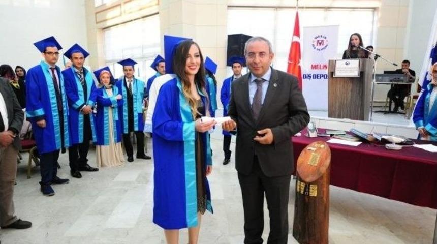 Yy&uuml; Diş Hekimliği Fak&uuml;ltesi&rsquo;nde Mezuniyet T&ouml;reni