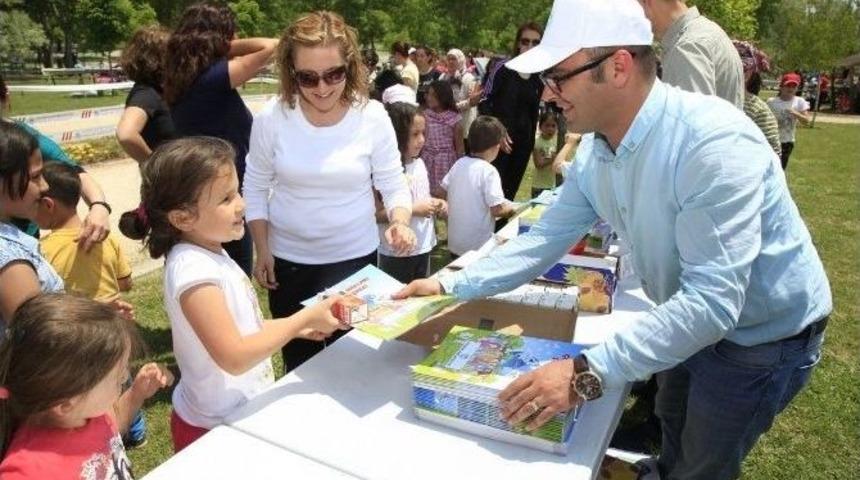 Süleyman Havva Kamışlı Öğrencilerine Çocuk Hakları Sözleşmesi Kitabı