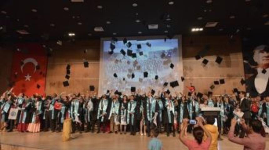 Kmü Sosyal Bilimler Meslek Yüksekokulu’nda Mezuniyet Sevinci