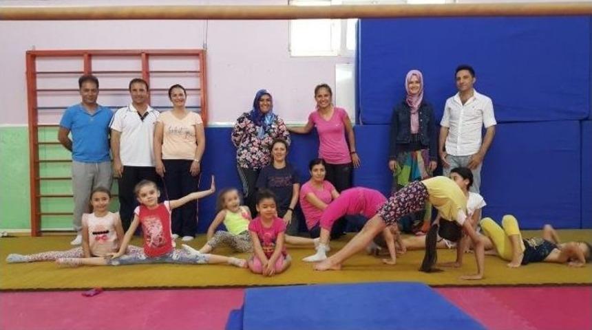 Aydınlı Gen&ccedil;ler Aileleriyle Spor Yapıyor