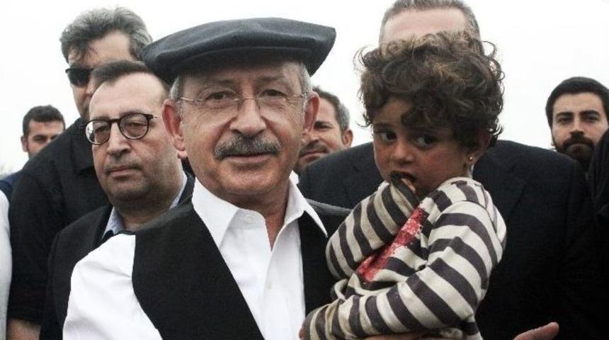 Kılı&ccedil;daroğlu Kasket Takıp &Ccedil;apa Yaptı