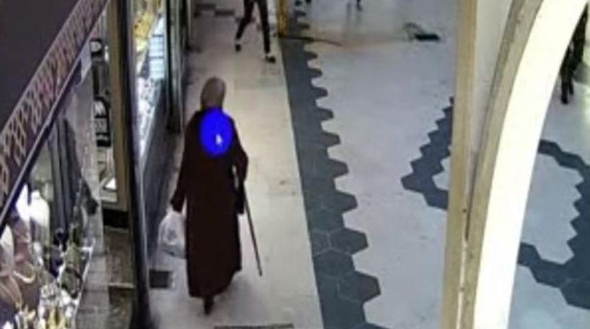 78 Yaşındaki Kadının &Ccedil;antasını Gasp Eden 1 Kişi Tutuklandı