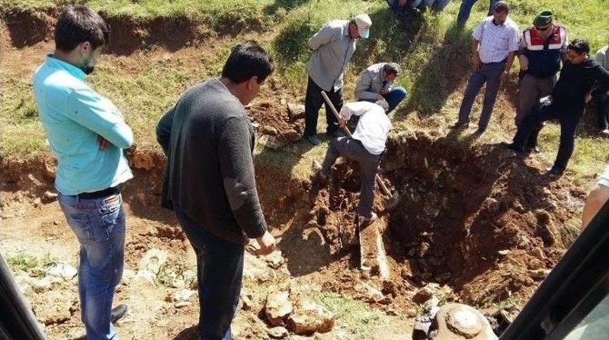 Bizans D&ouml;nemine Ait Mezar Taşı, Kazıyla Ortaya &Ccedil;ıkarıldı