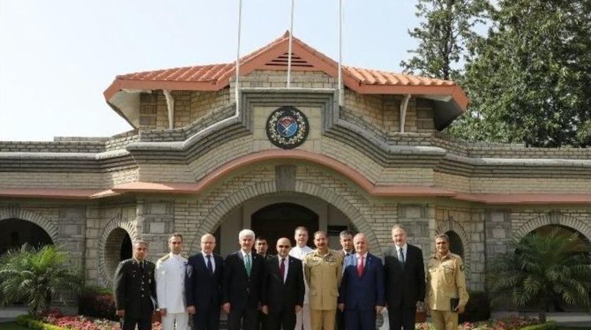 Bakan Işık Pakistan Genelkurmay Başkanı Ve Kara Kuvvetleri Komutanı İle Bir Araya Geldi