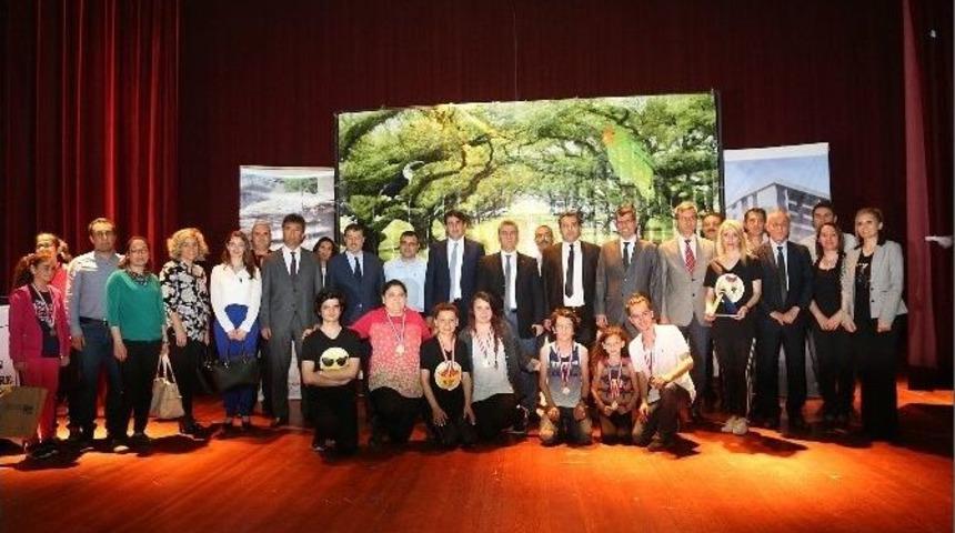 &Ccedil;evreci Okullar &Ouml;d&uuml;llendirildi