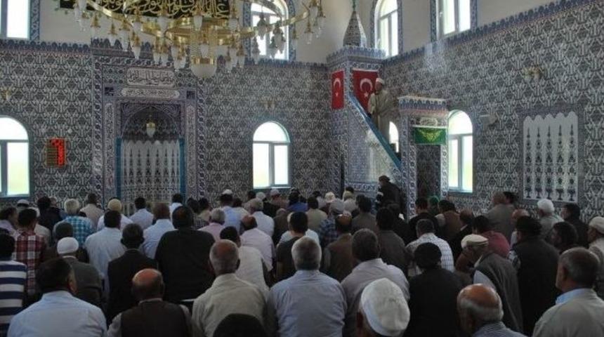 Akşinik K&ouml;y&uuml; Camii İbadete A&ccedil;ıldı