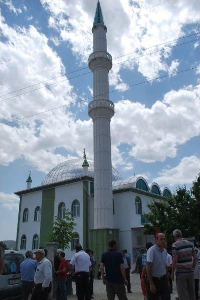 Akşinik Köyü Camii İbadete Açıldı